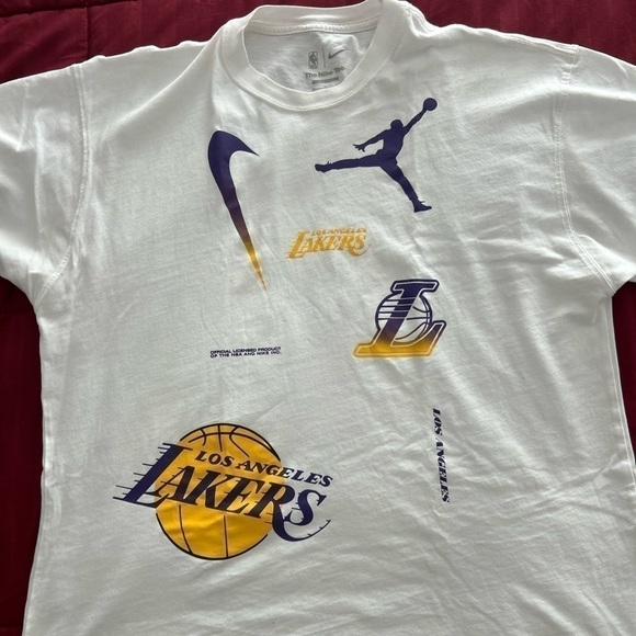 Nike Other - Los Angeles Lakers T-shirt
